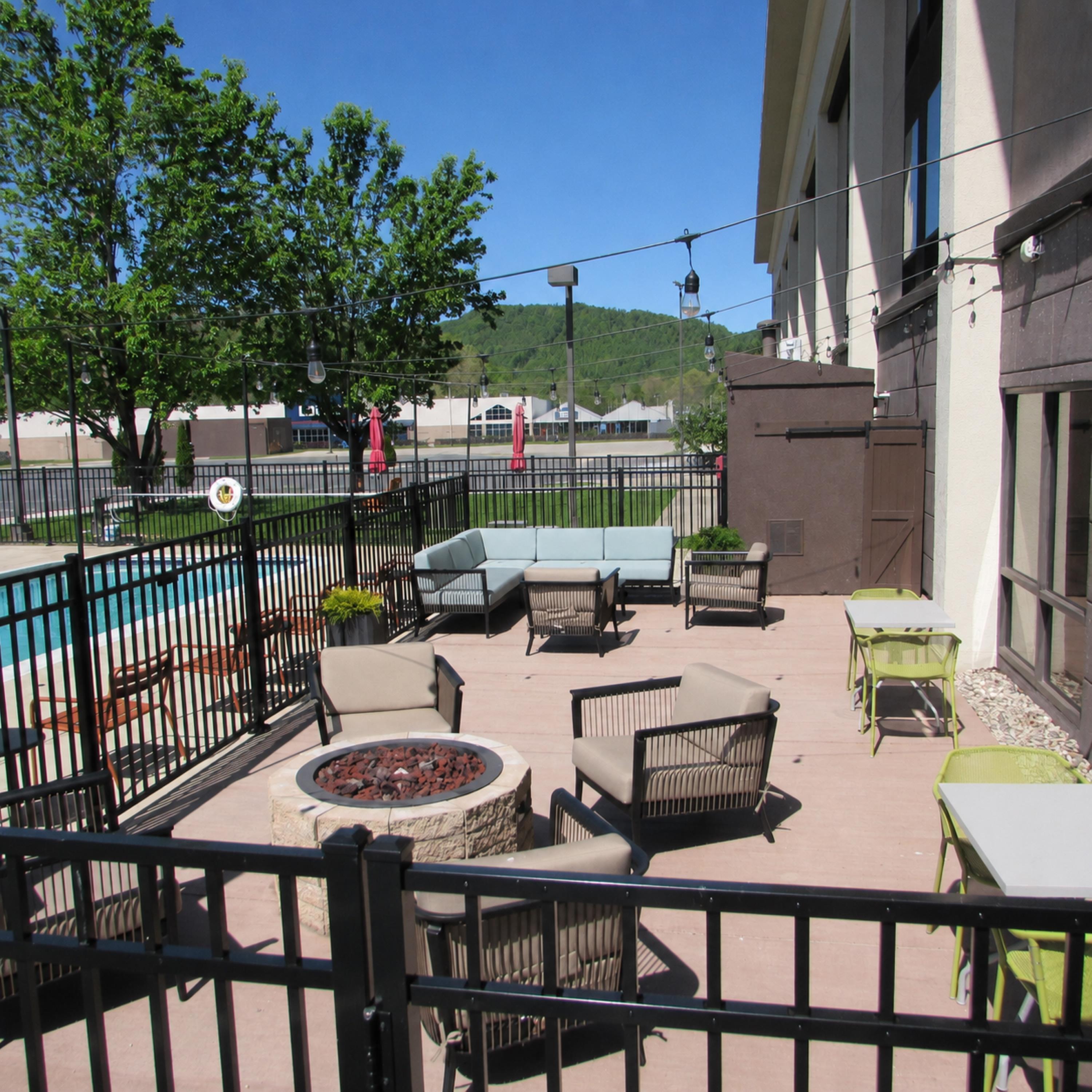 Hampton Inn by Hilton Summersville - Tap to explore photos