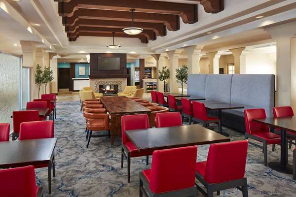 Amenities - Hilton Garden Inn Valencia - I-5, Exit 170
