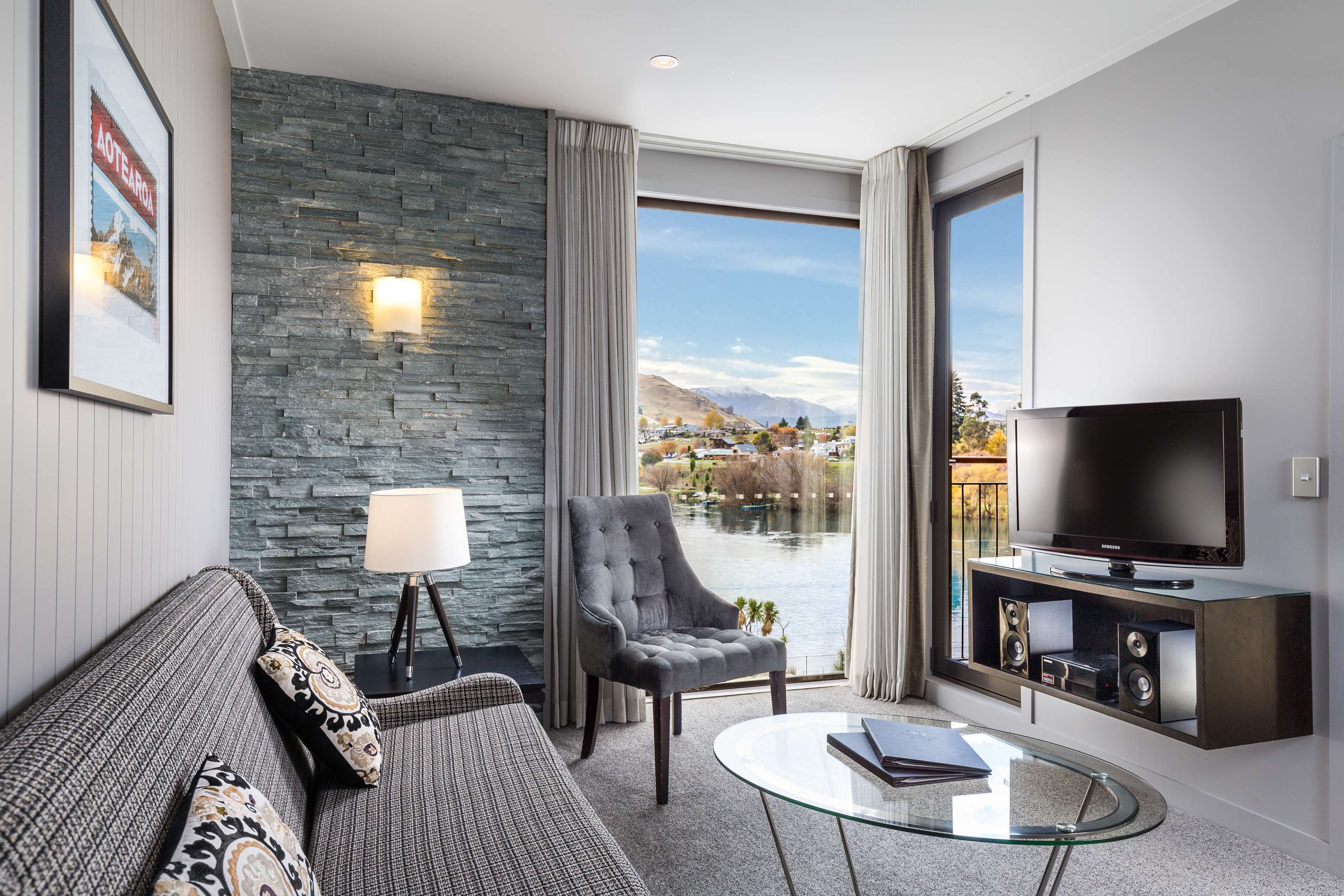 DoubleTree by Hilton Queenstown Room Type - TWIN DELUX LAKE KITCHNT
