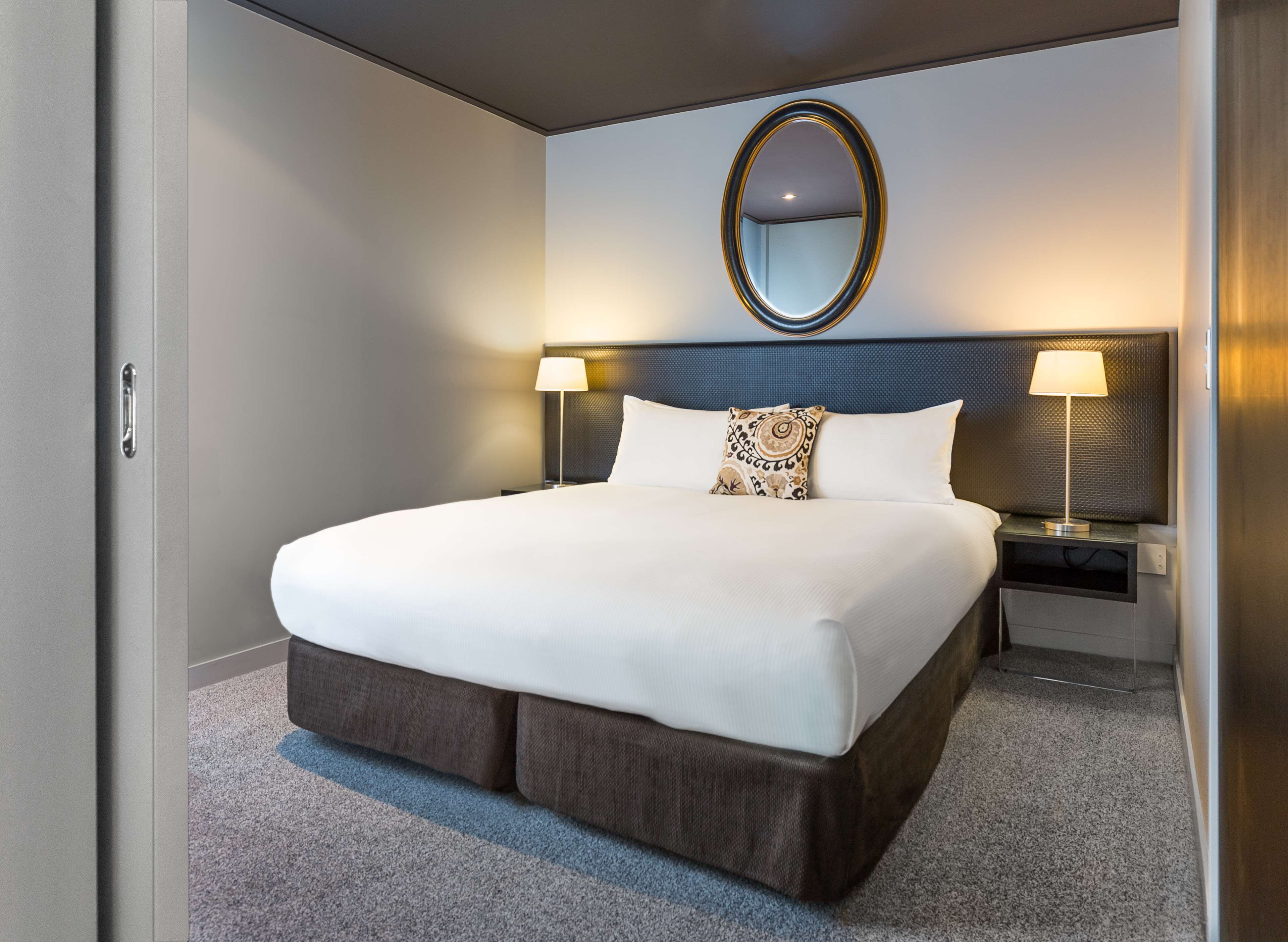 DoubleTree by Hilton Queenstown Room Type - KING ROOM W KITCHENETTE