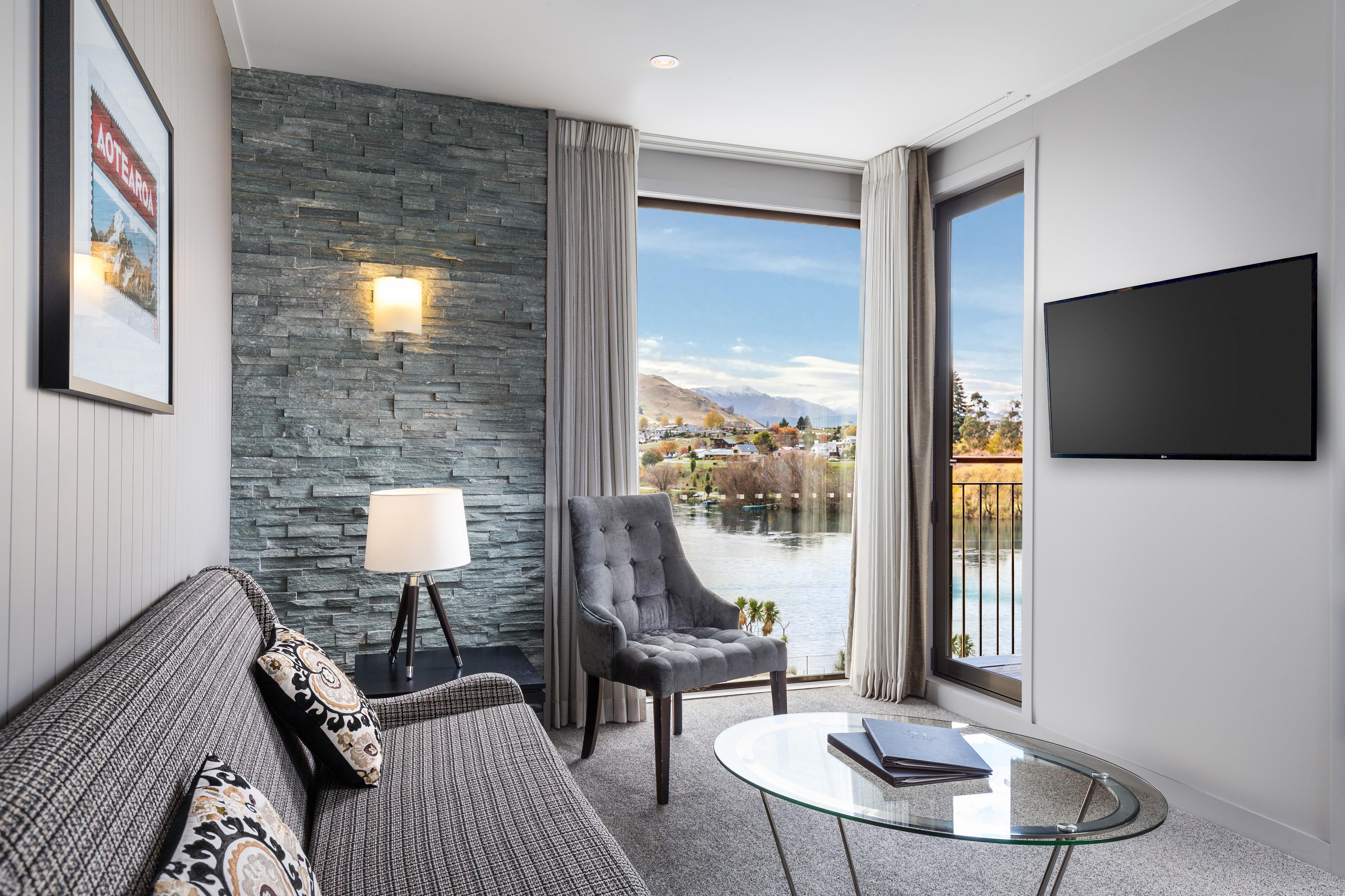 DoubleTree by Hilton Queenstown Room Type - KING DELUX LAKE KITCHNT