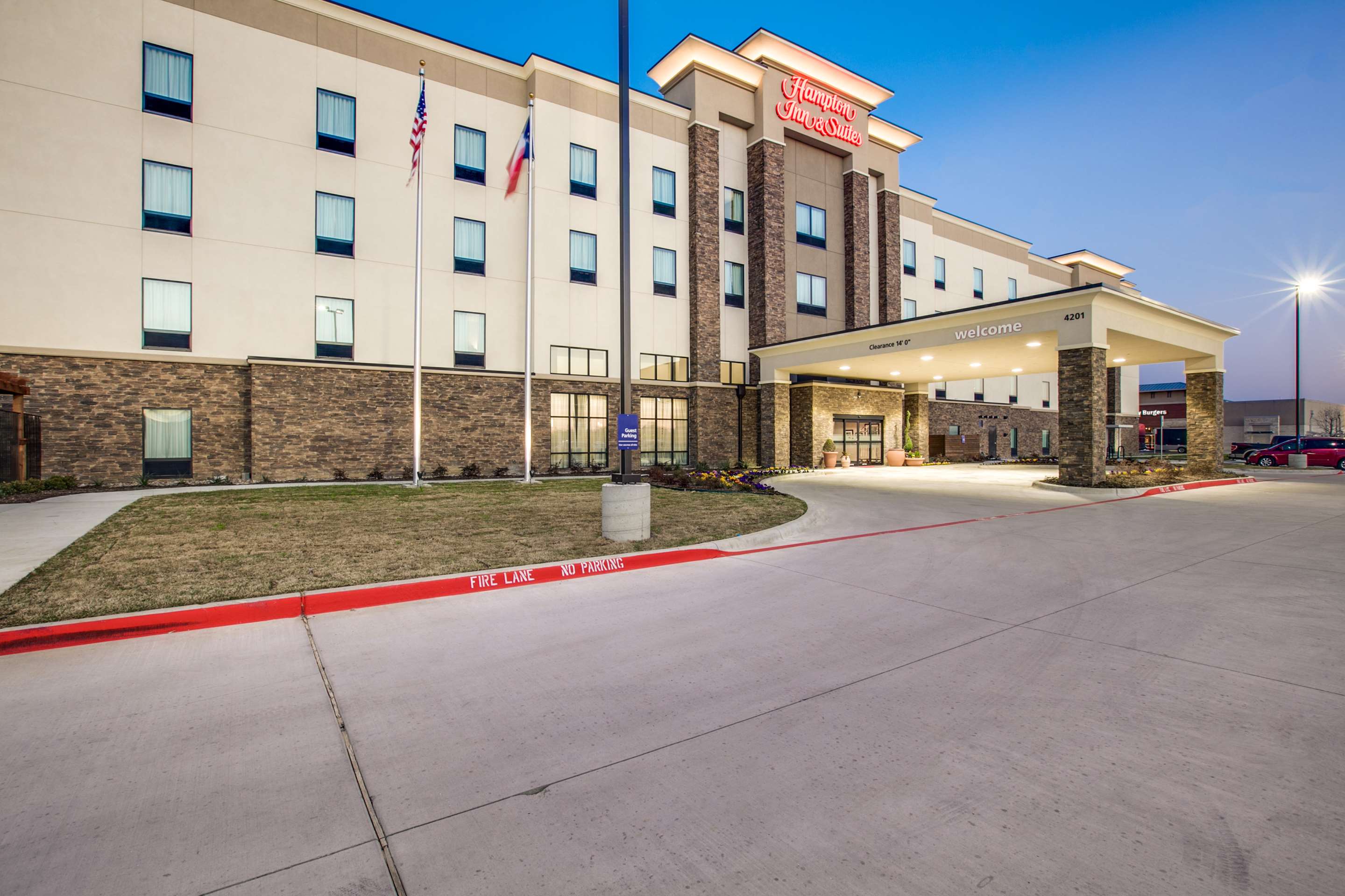 Exterior | Hampton Inn & Suites Dallas/Ft. Worth Airport South