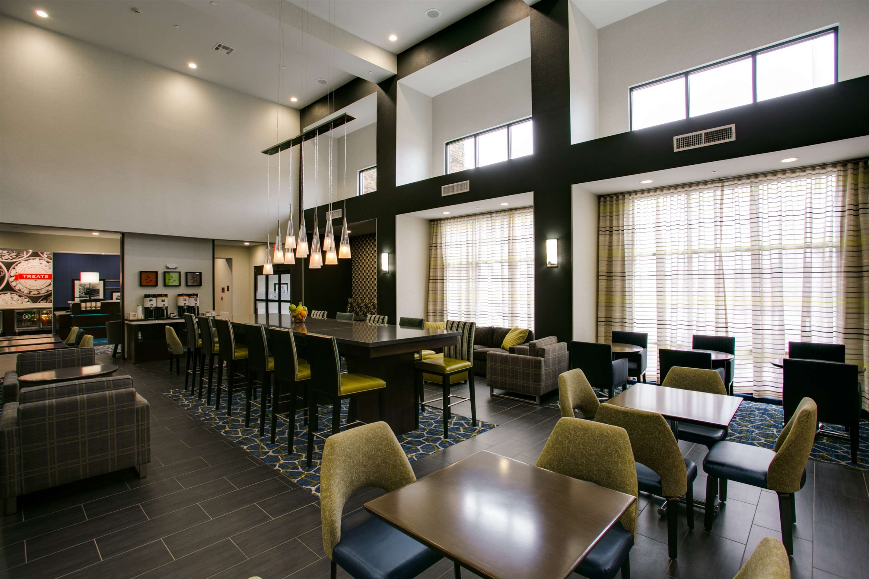 Reception | Hampton Inn & Suites Dallas/Ft. Worth Airport South