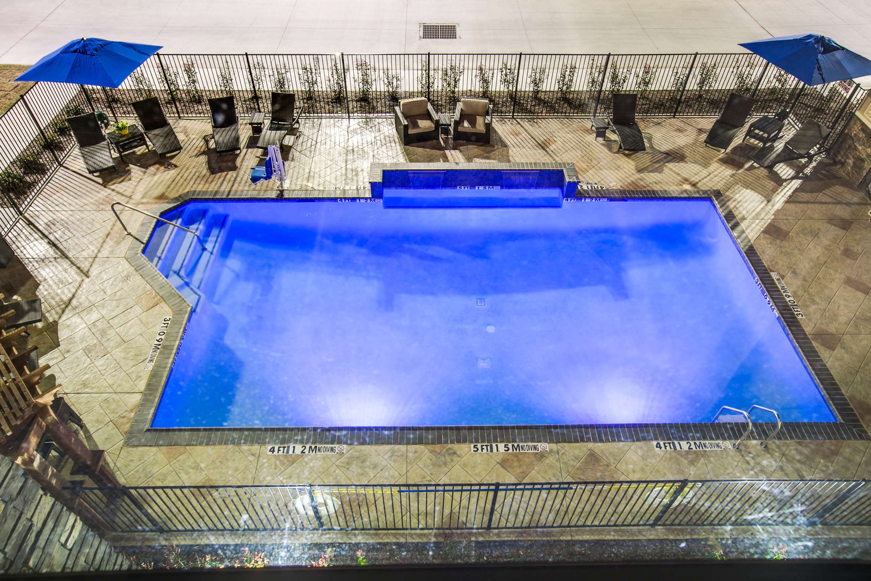 Pool | Hampton Inn & Suites Dallas/Ft. Worth Airport South