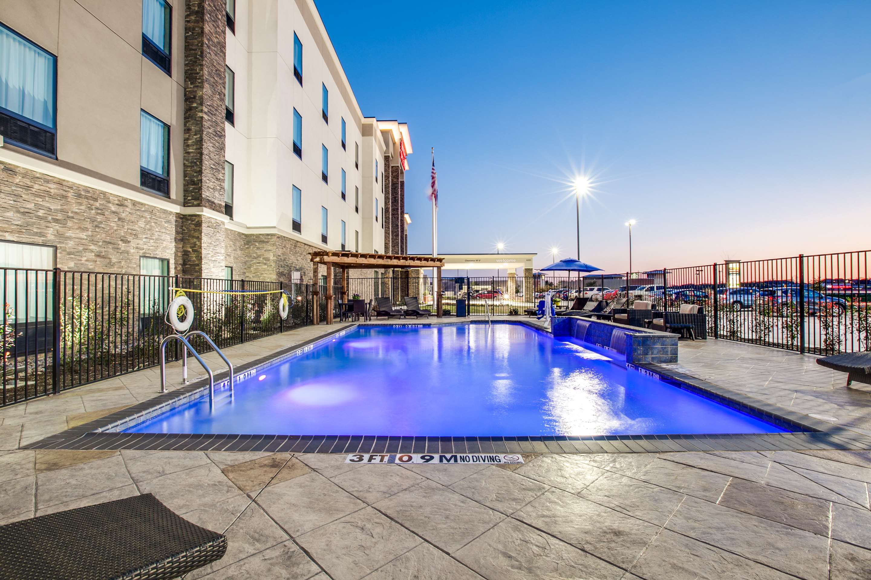 Pool | Hampton Inn & Suites Dallas/Ft. Worth Airport South