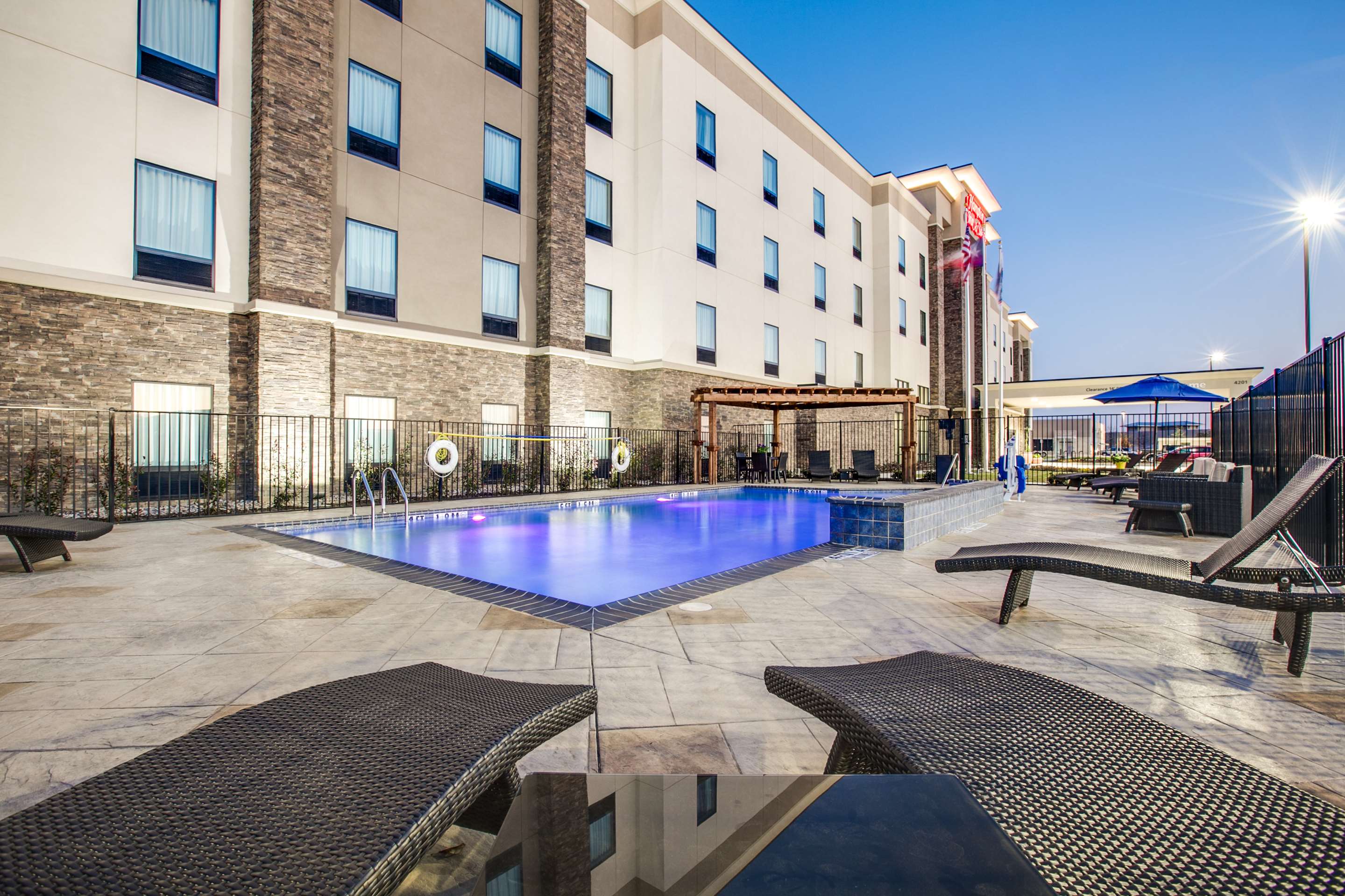 Pool | Hampton Inn & Suites Dallas/Ft. Worth Airport South