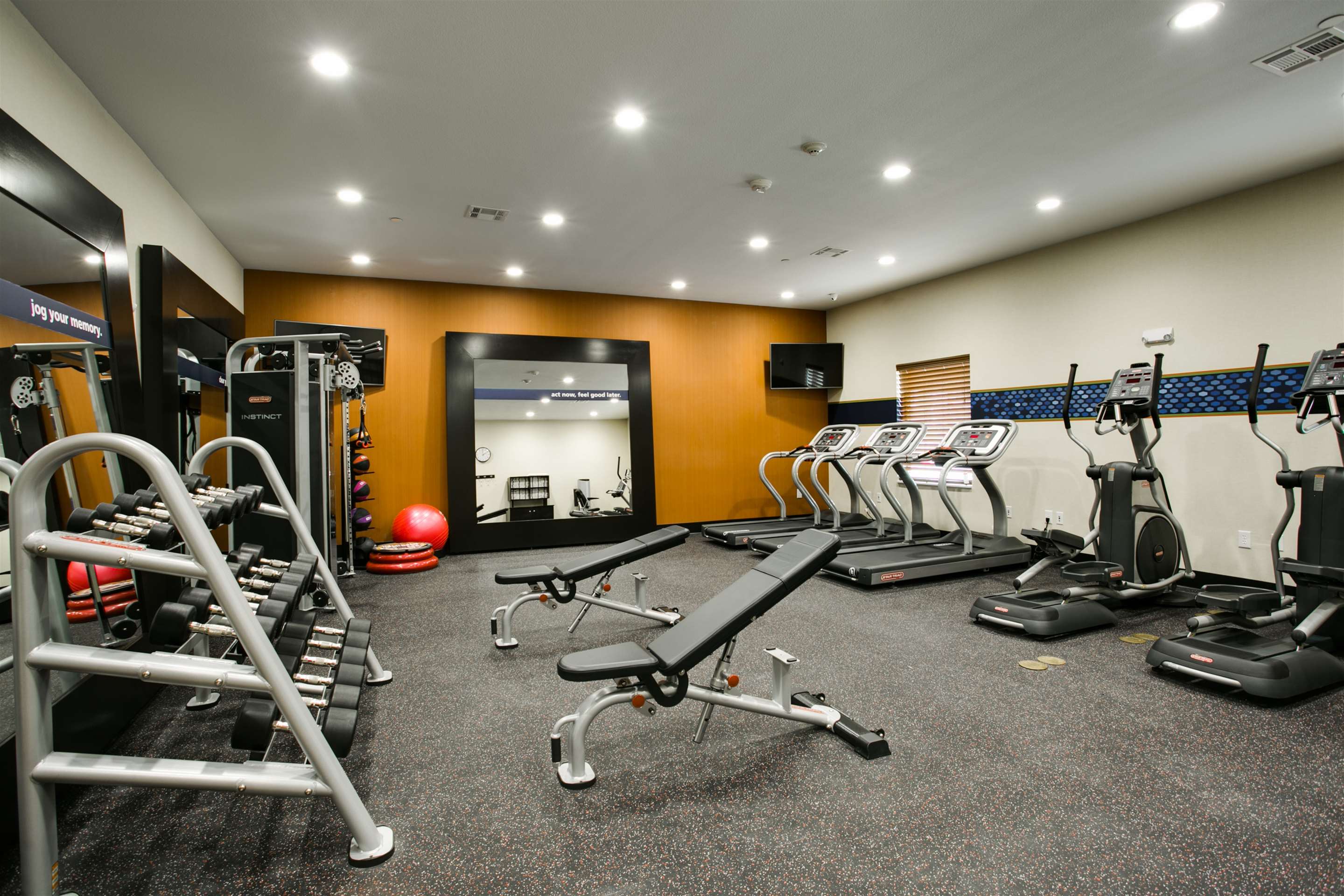 Health club fitness center gym | Hampton Inn & Suites Dallas/Ft. Worth Airport South