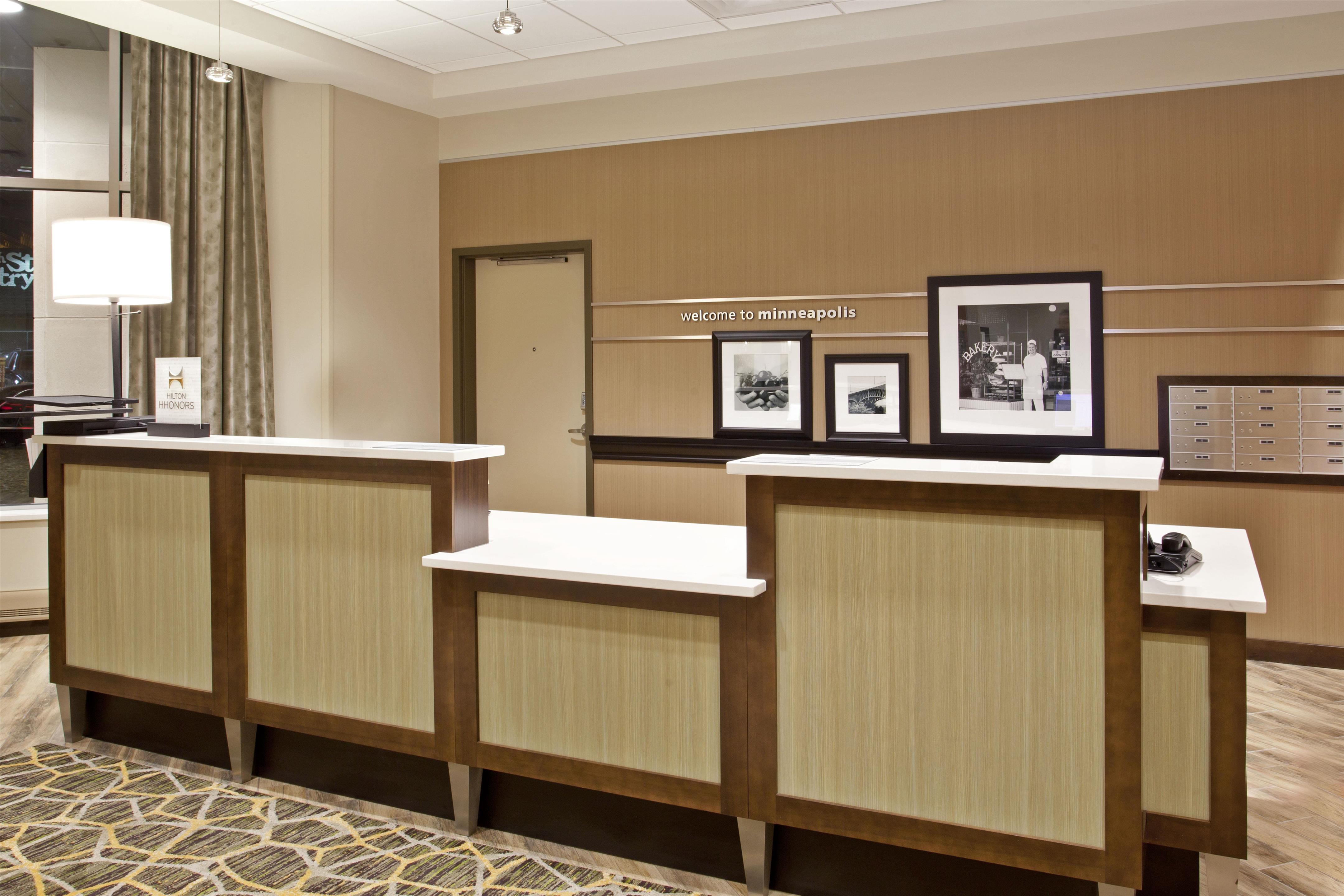 Reception | Hampton Inn & Suites Minneapolis / Downtown