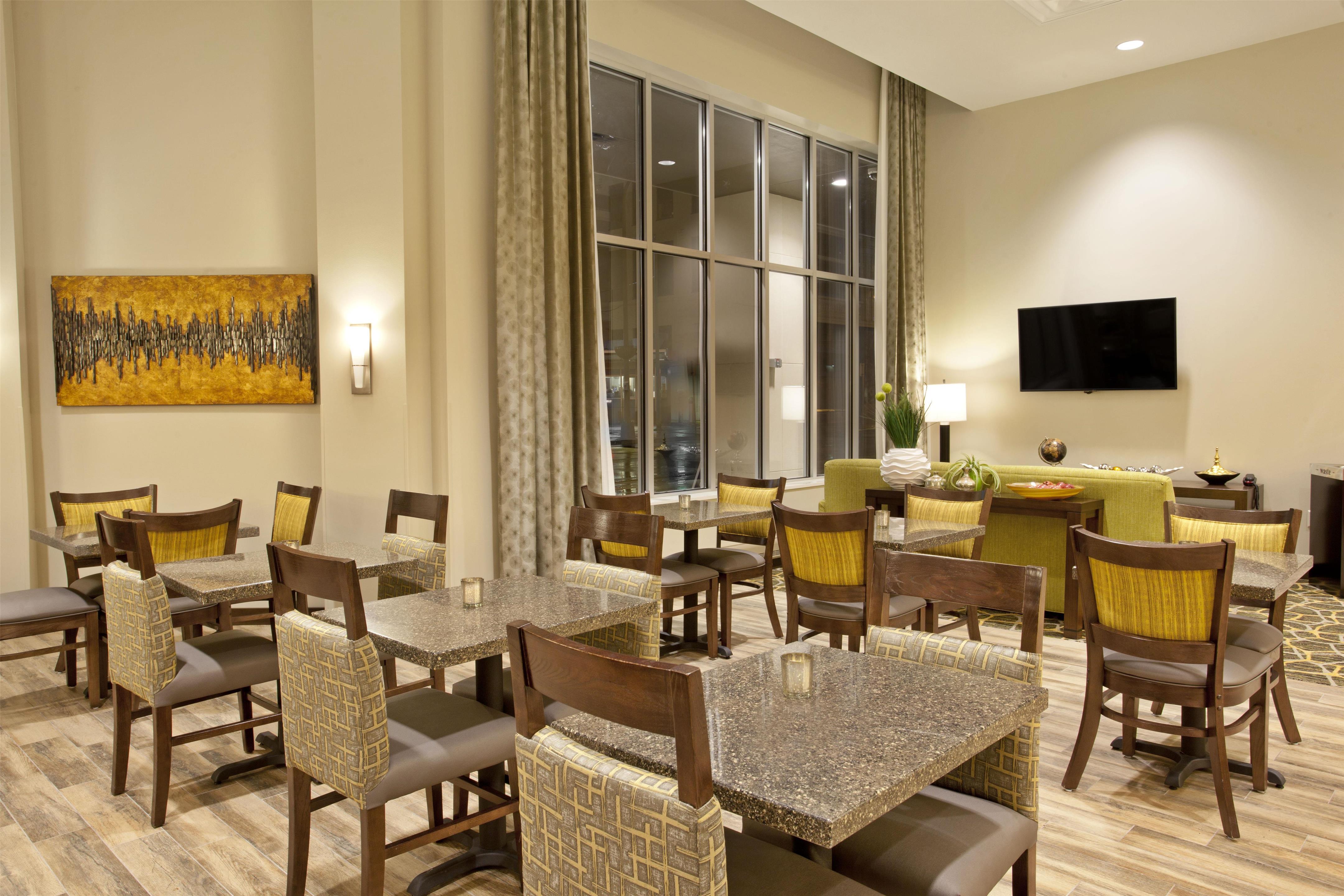 Reception | Hampton Inn & Suites Minneapolis / Downtown