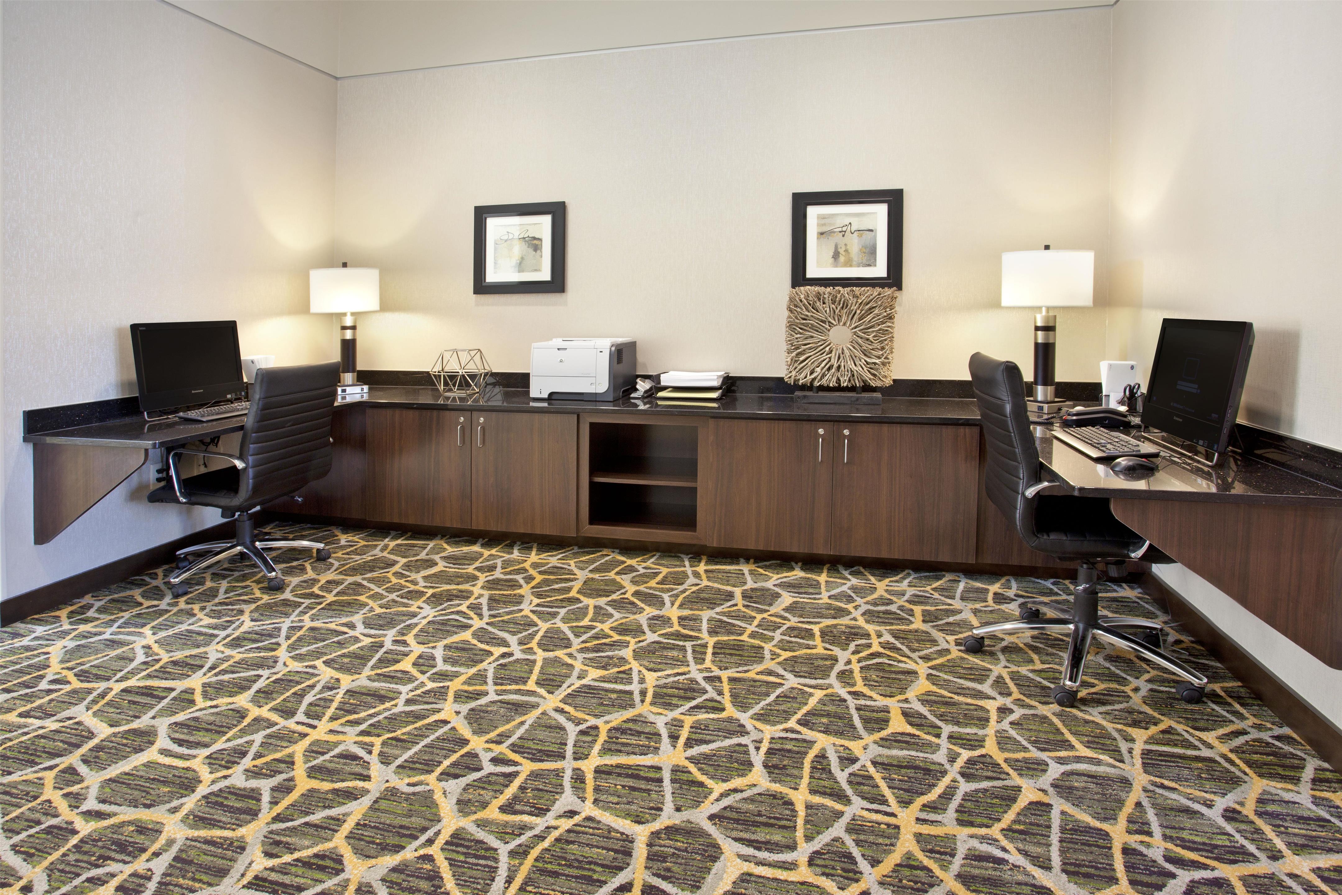 Business Center | Hampton Inn & Suites Minneapolis / Downtown