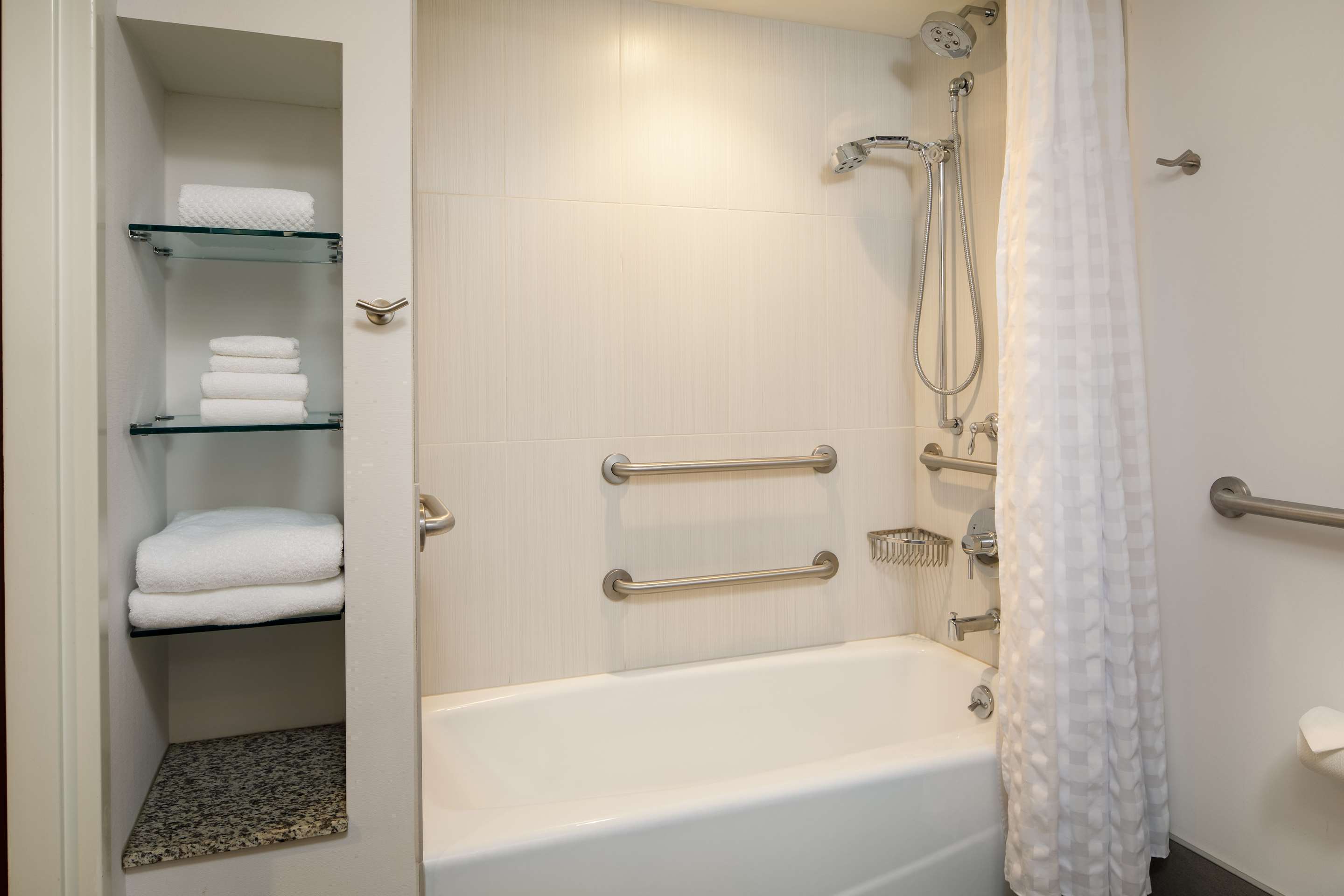 Guest room bath