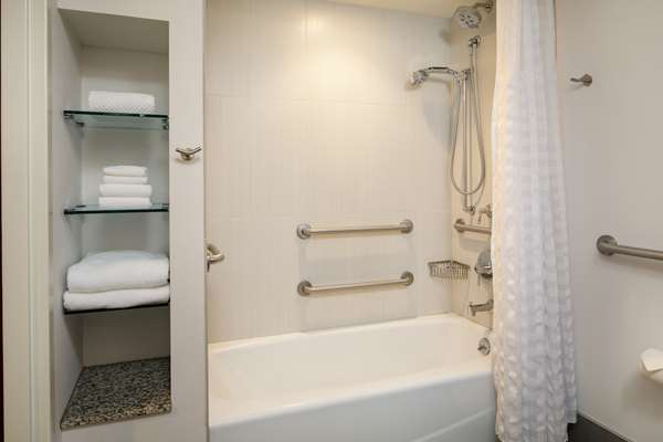  - DoubleTree by Hilton Mars - I-79, Exit 78