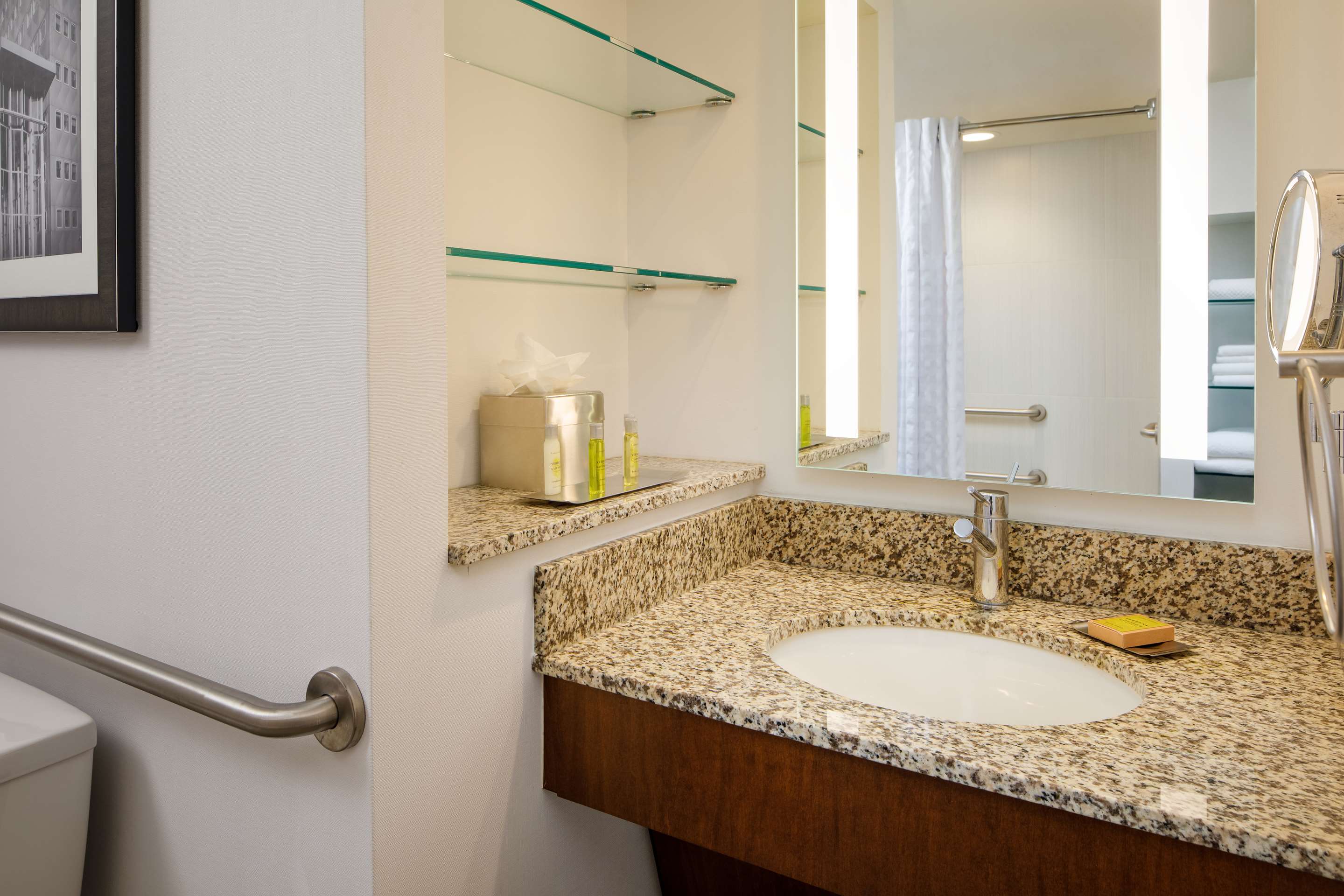 Guest room bath