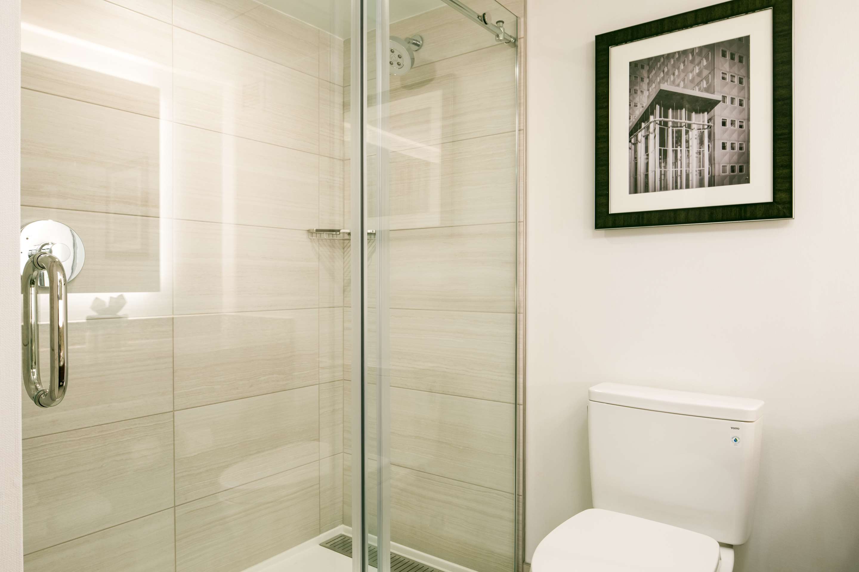 Guest room bath