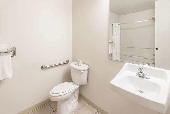  - Baymont Inn & Suites Northeast Indianapolis