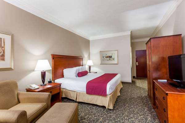 Suite - Baymont Inn & Suites Madisonville