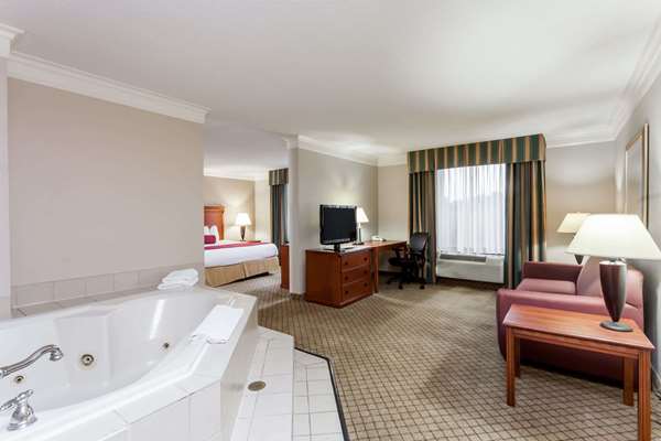 Suite - Baymont Inn & Suites Madisonville