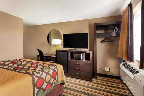  - Super 8 Hotel Joplin - I-44, Exit 8