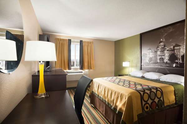  - Super 8 Hotel Joplin - I-44, Exit 8