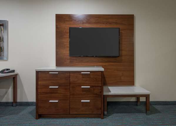  - Best Western Plus Gardena Inn & Suites