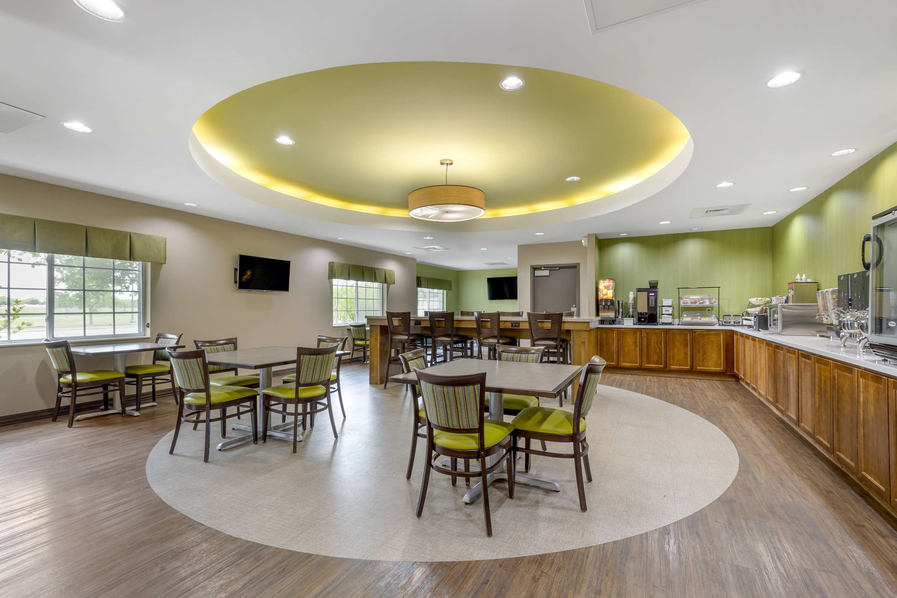 Breakfast Area | Best Western Plus Patterson Park Inn