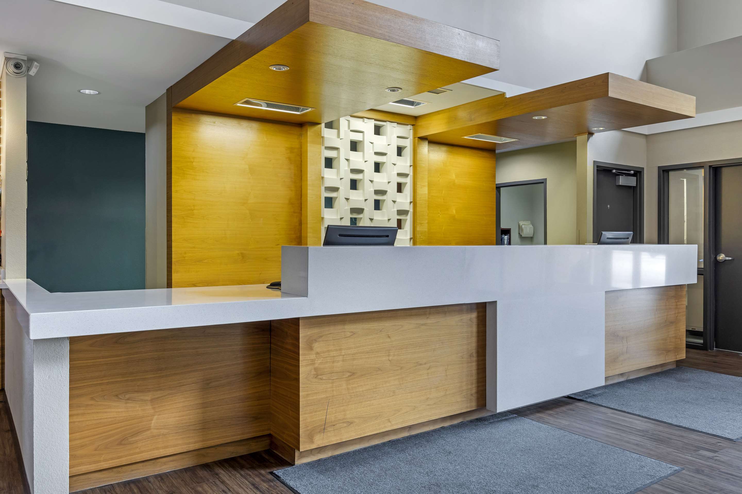 Front Desk | Best Western Plus Patterson Park Inn