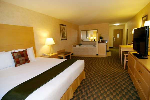  - Best Western Plus North Las Vegas Inn & Suites - I-15, Exit 48