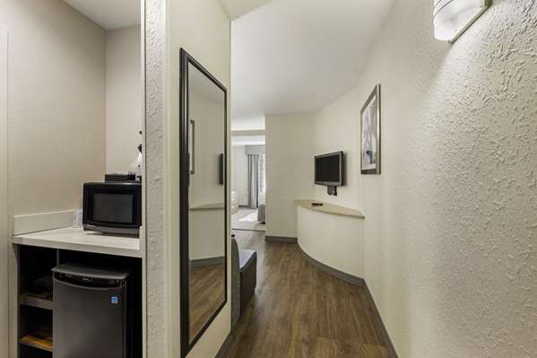 Suite - Best Western Plus Hotel Airport Nashville - I-40, Exit 216