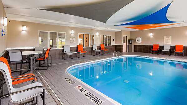 Pool - Best Western Muscatine Pearl City Hotel