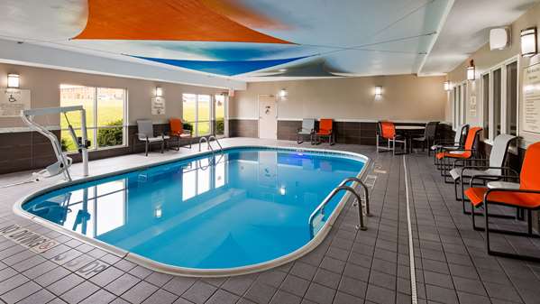 Pool - Best Western Muscatine Pearl City Hotel