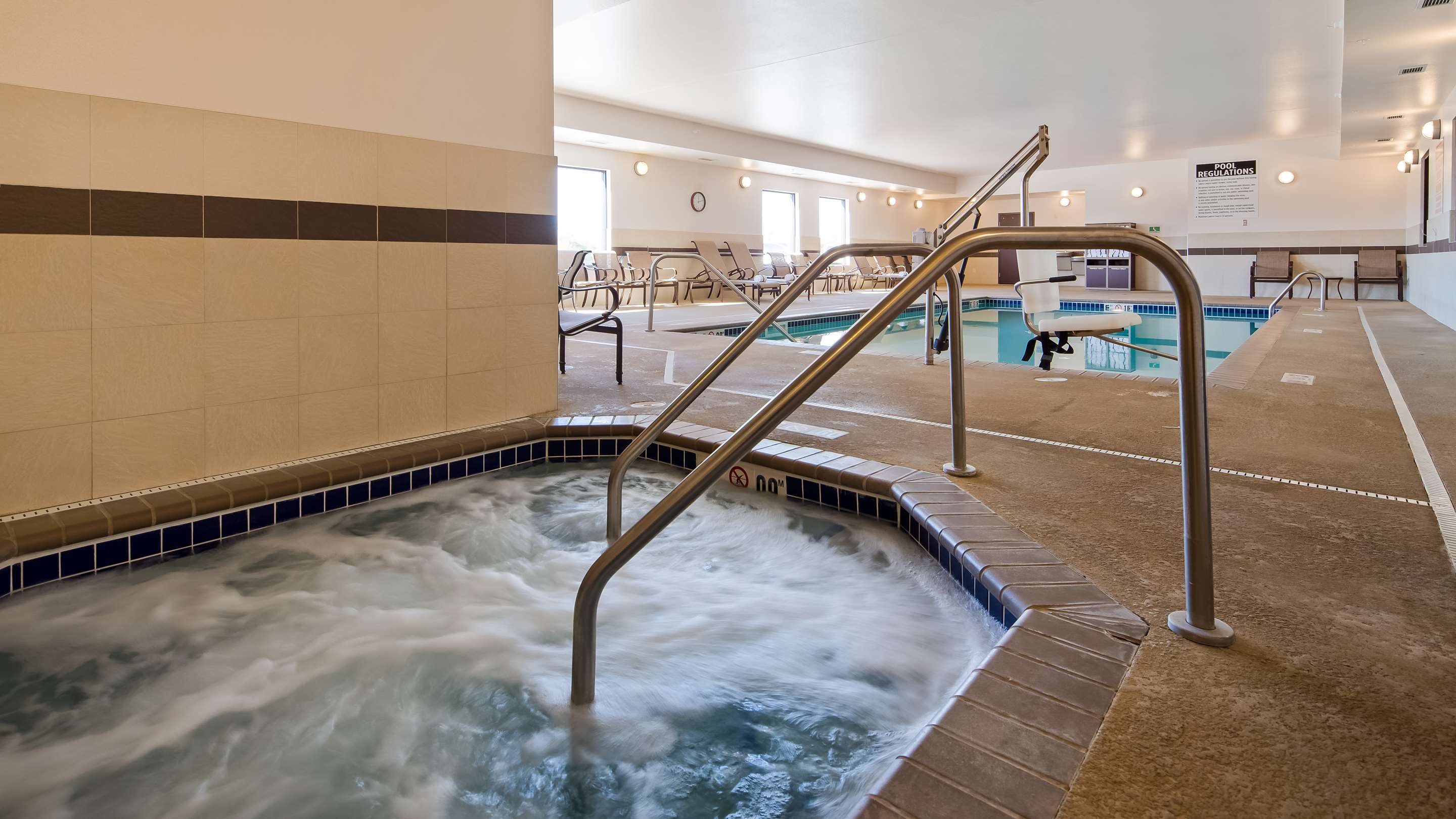Hot Tub | Best Western Plus Lincoln Inn & Suites