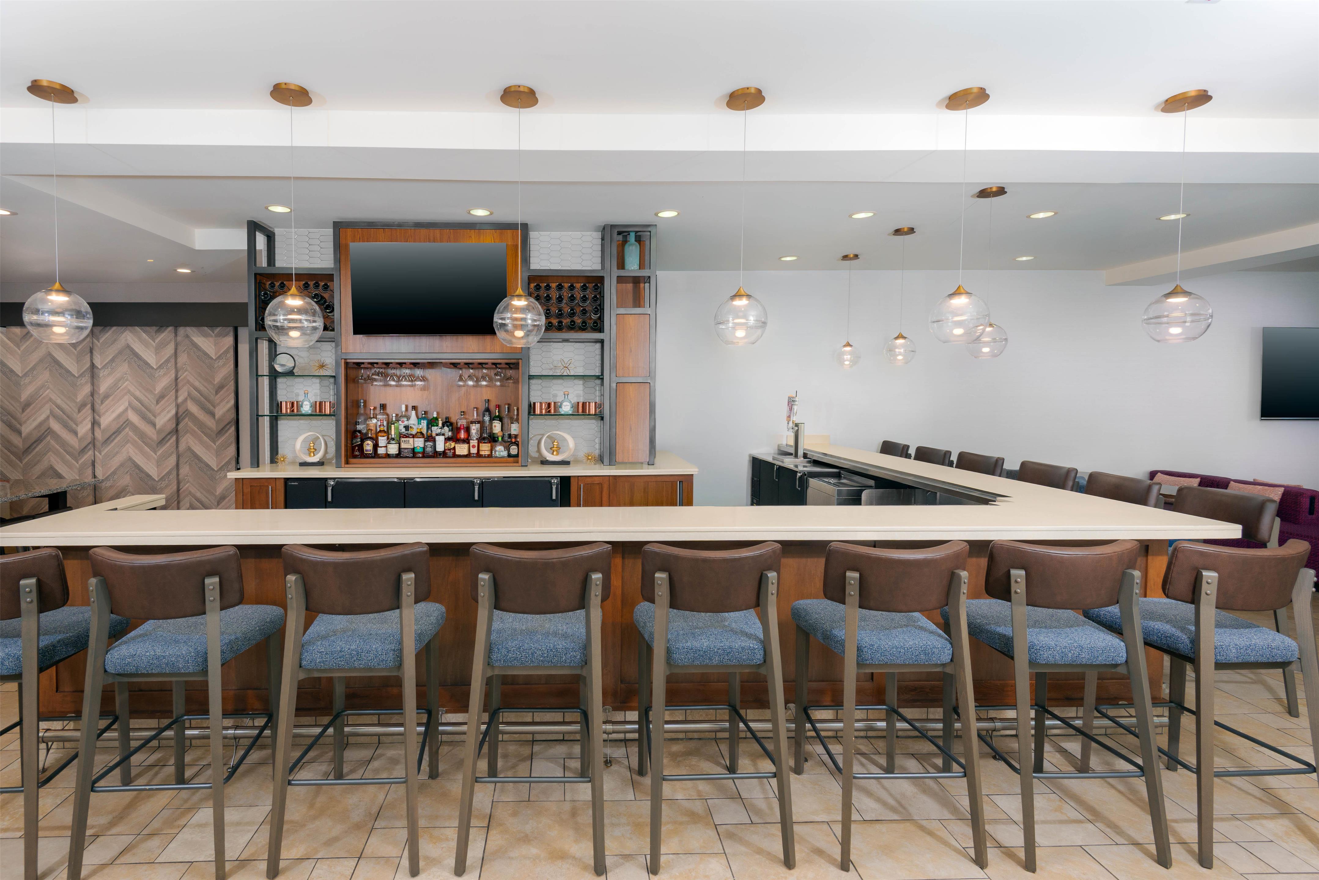Restaurant | Hilton Garden Inn Wayne
