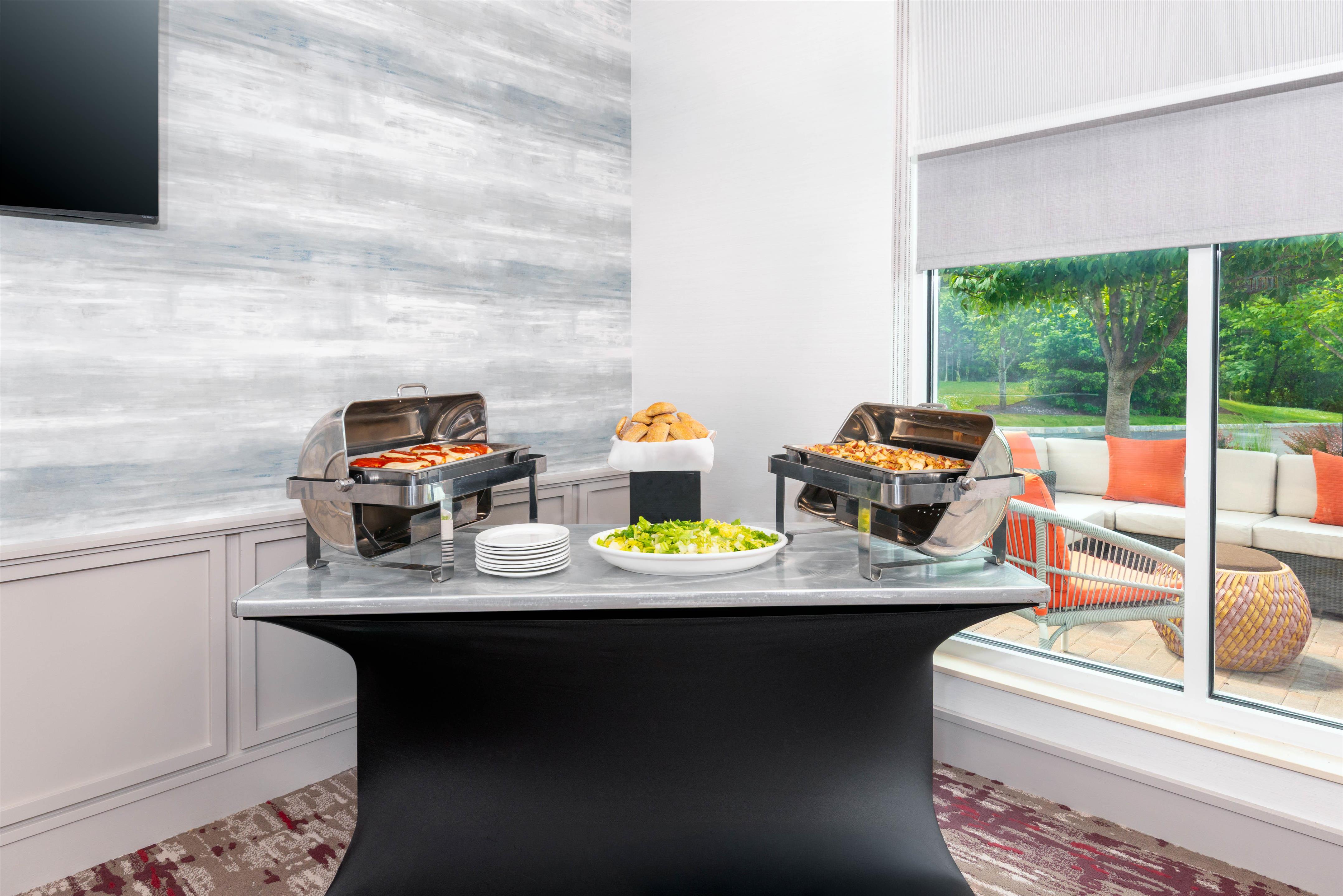 Restaurant | Hilton Garden Inn Wayne