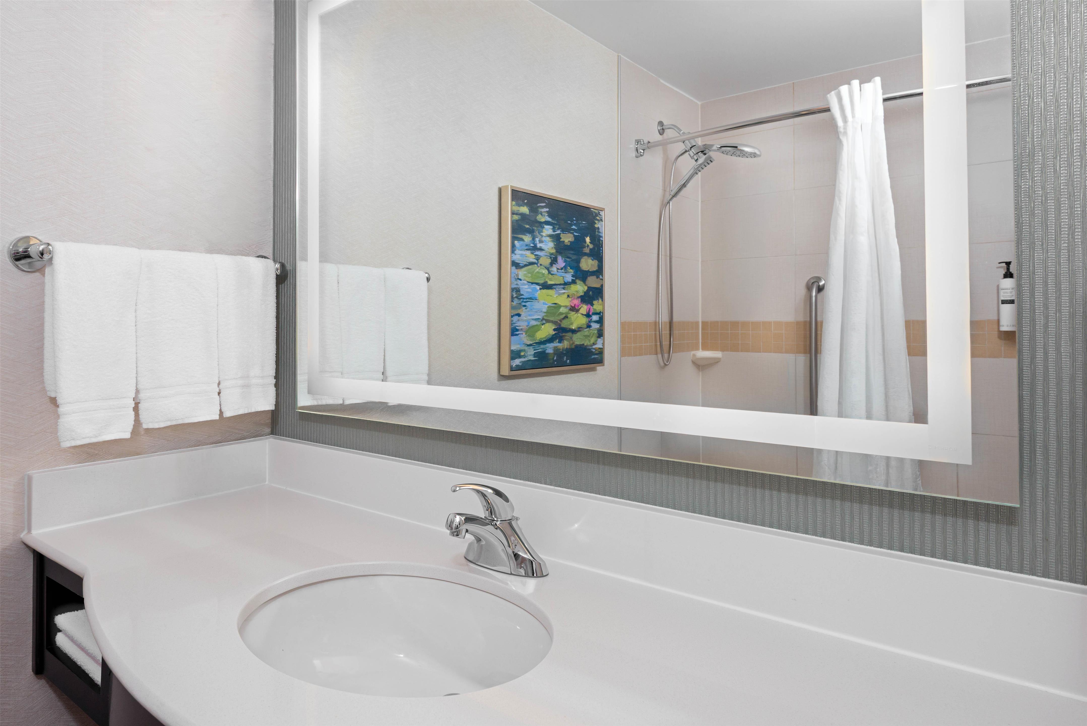Guest room bath