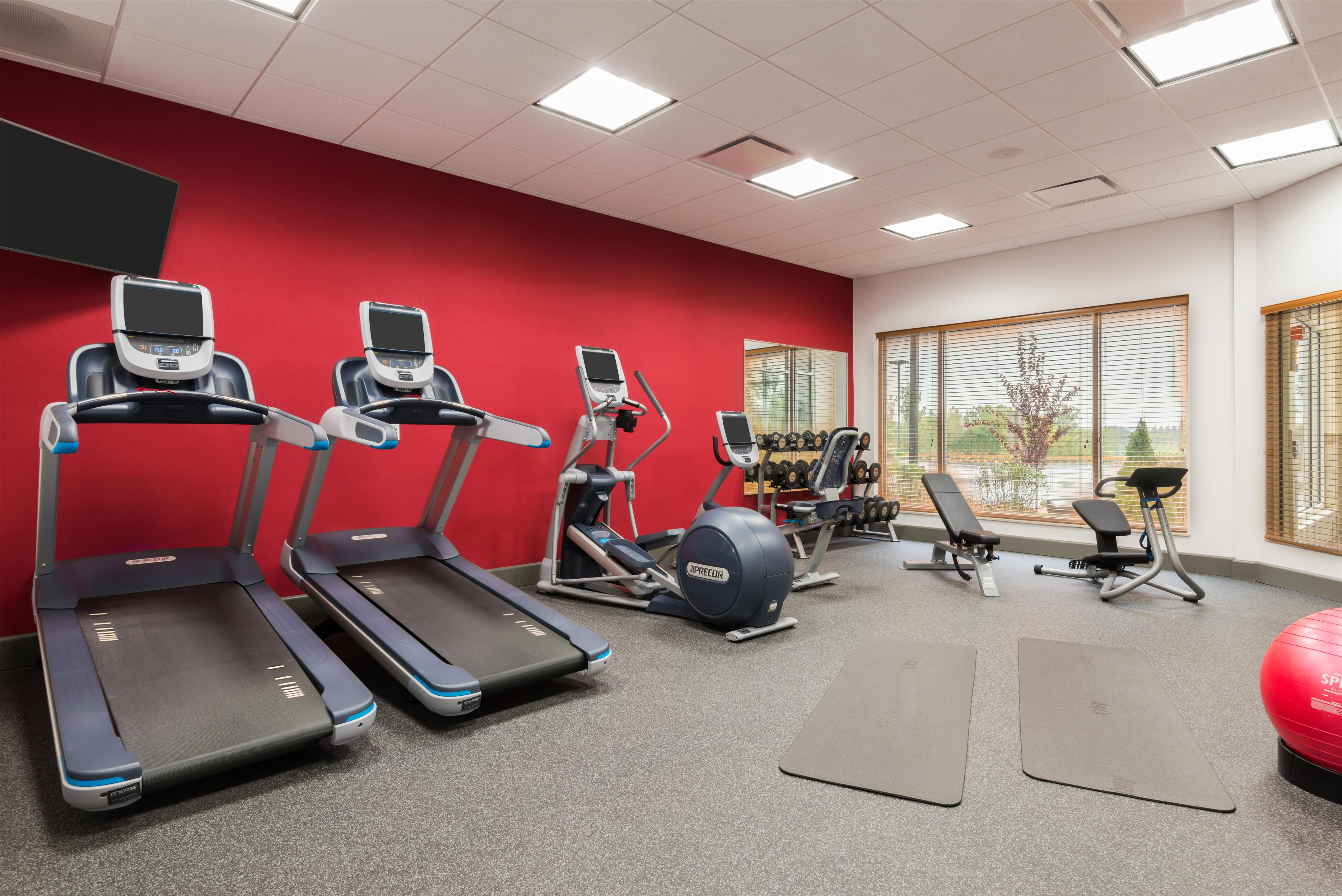Health club fitness center gym | Hilton Garden Inn Wayne