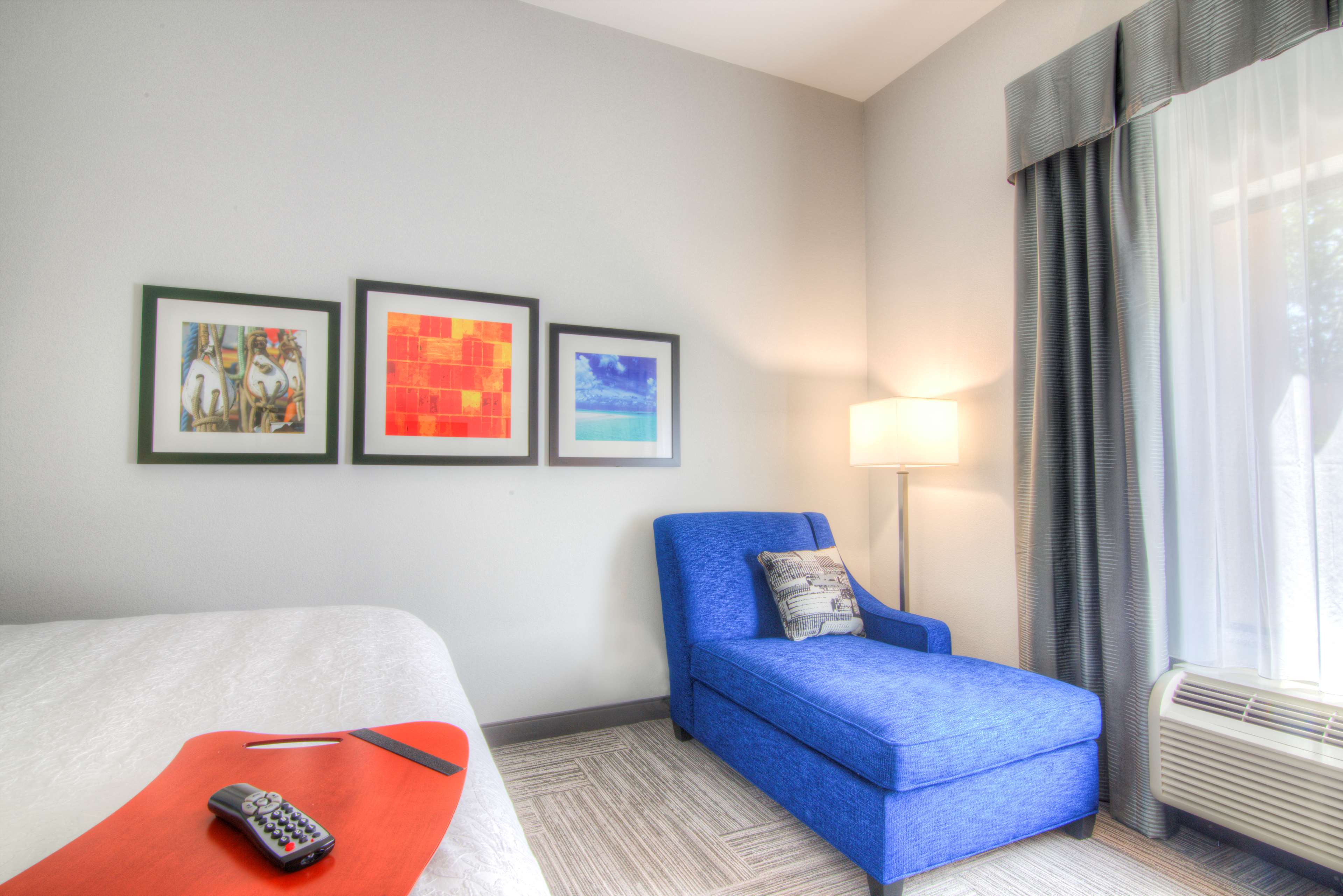 Hampton Inn by Hilton Houston I-10 East Room Type - 1 KING MICROWV FRIDGE NS