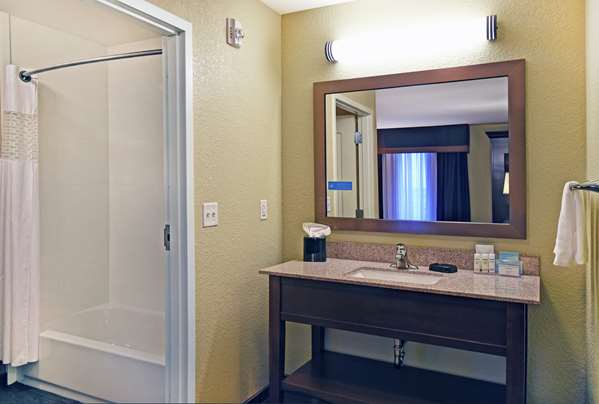  - Hampton Inn & Suites Franklin