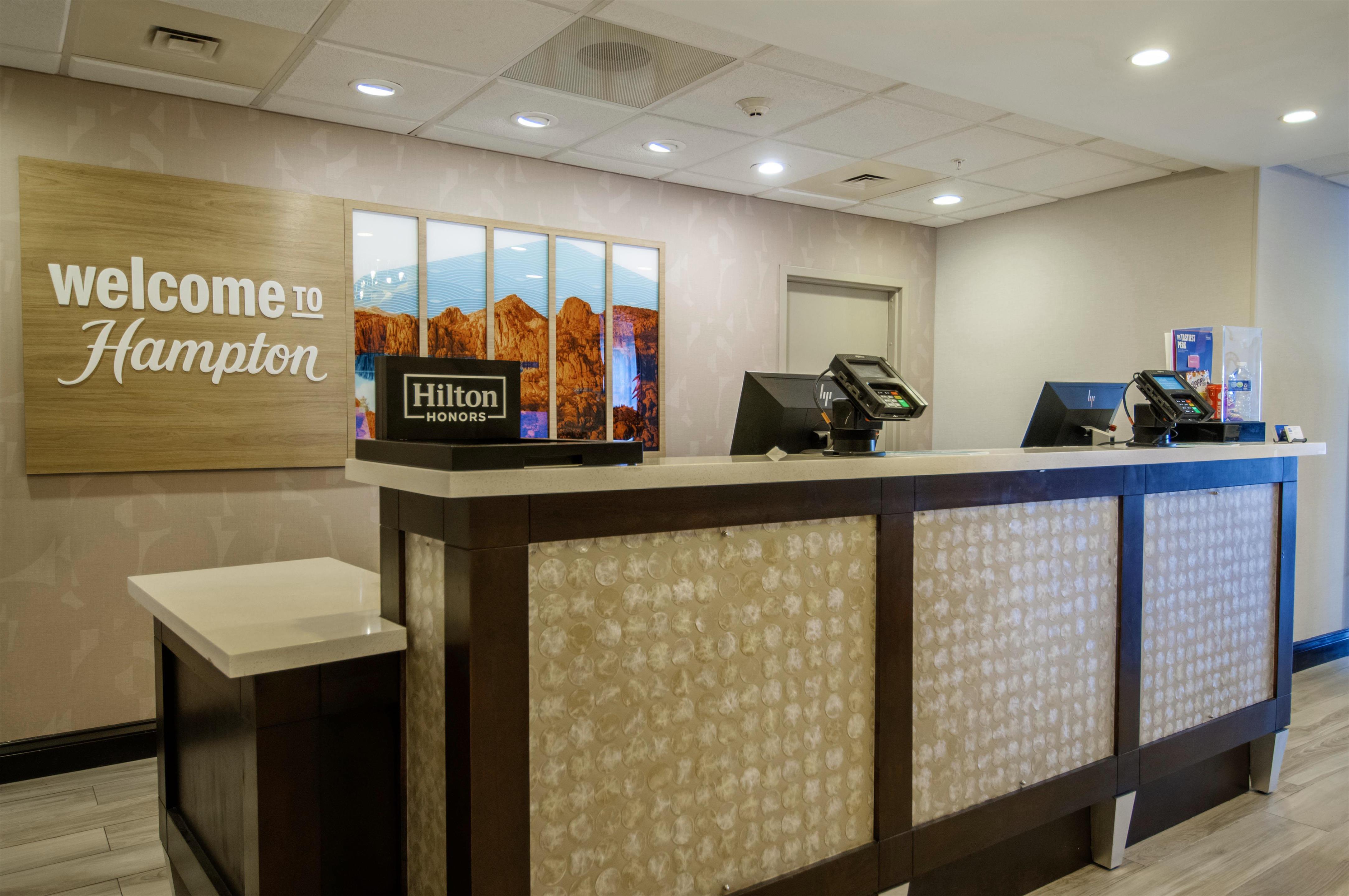 Reception | Hampton Inn & Suites Monroe
