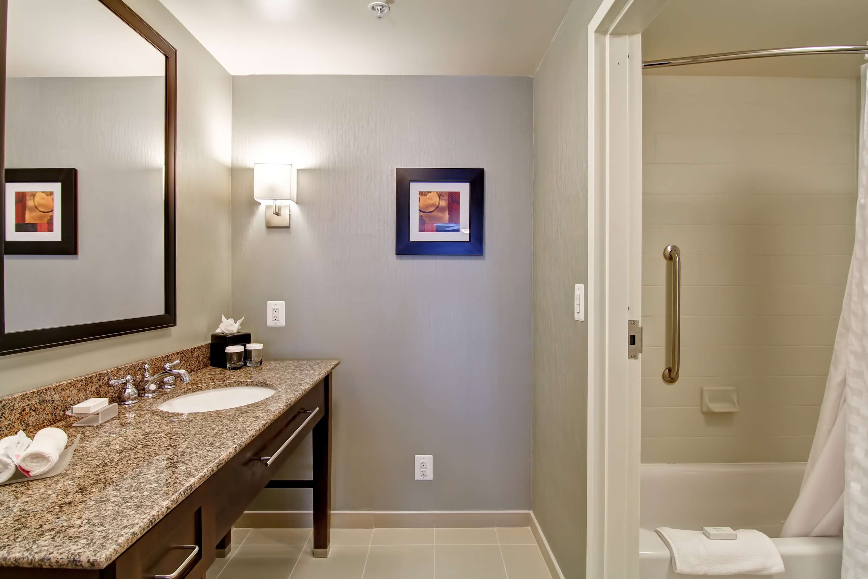 Guest room bath