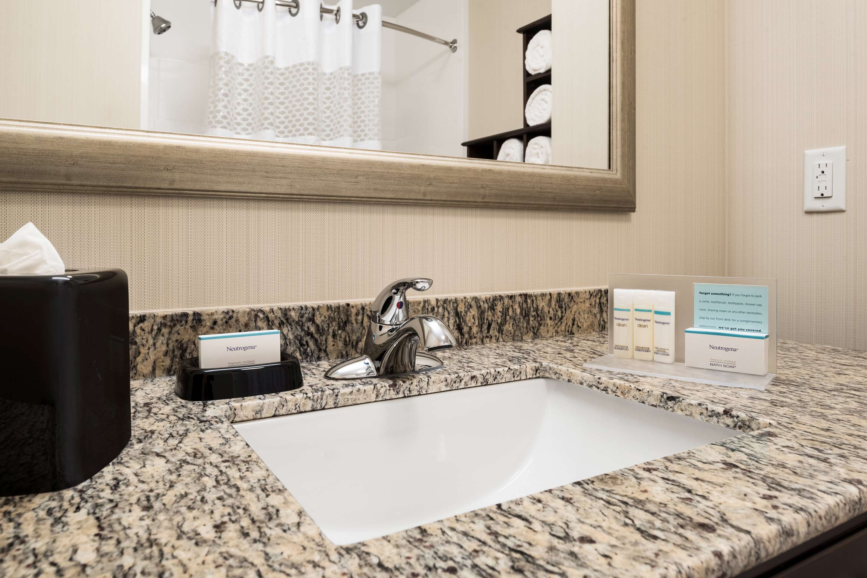 Guest room bath