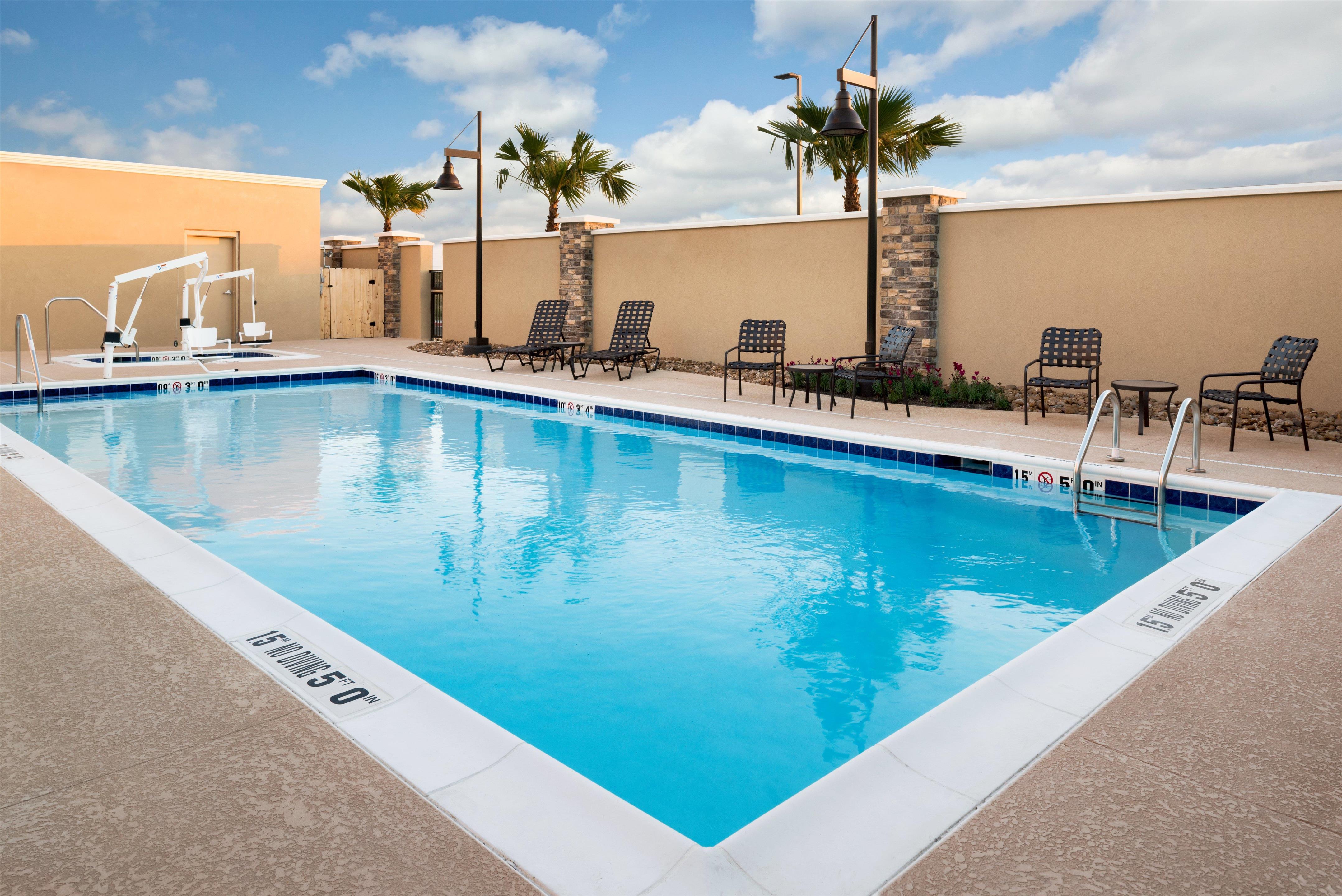 Pool | Hampton Inn & Suites Corpus Christi