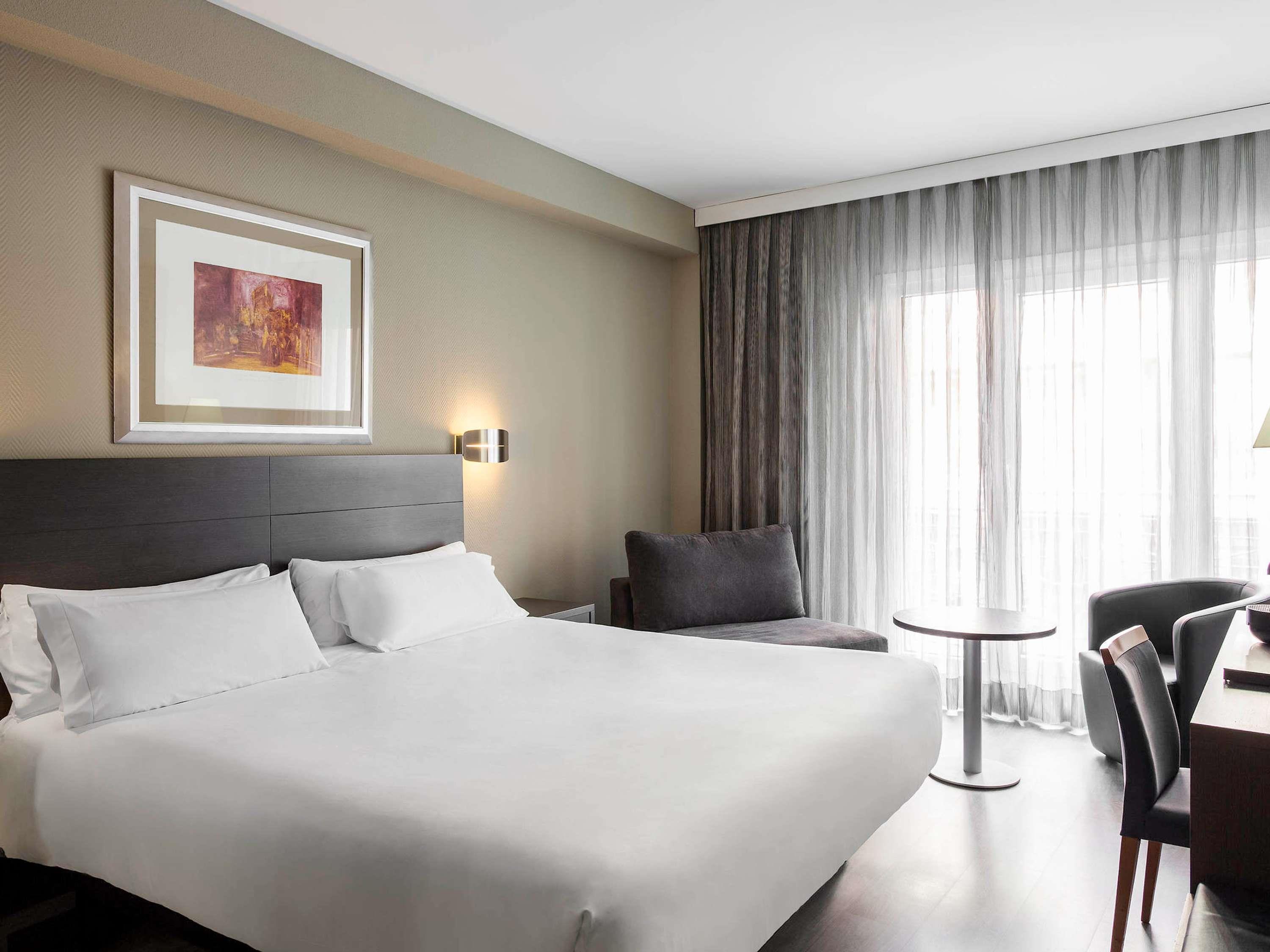 Mercure Madrid Centro Room Type - Standard room with sofa bed