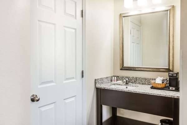  - Baymont Inn & Suites Newark - I-95, Exit 1B