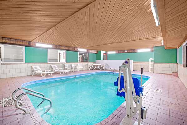 Pool - Baymont Inn & Suites Ames - I-35, Exit 111
