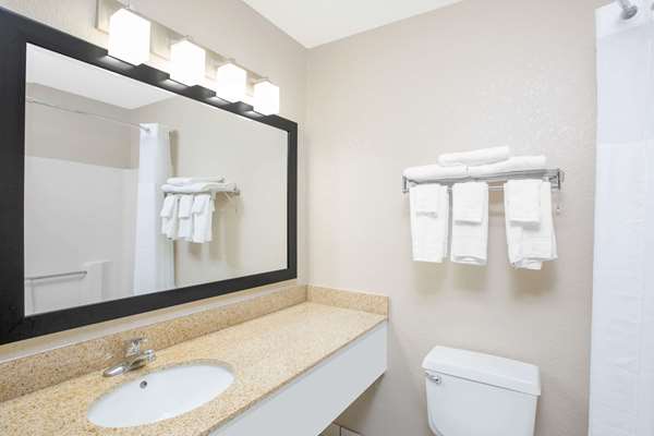  - Baymont Inn & Suites Ames - I-35, Exit 111