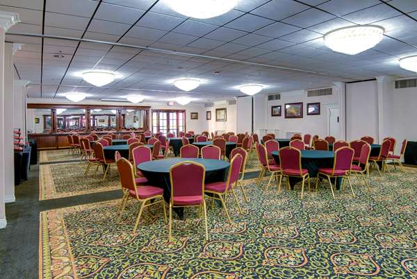  - Ramada Hotel Metairie - I-10, Exit 228