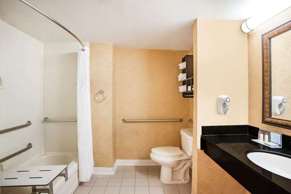  - Wingate by Wyndham Hotel North Little Rock