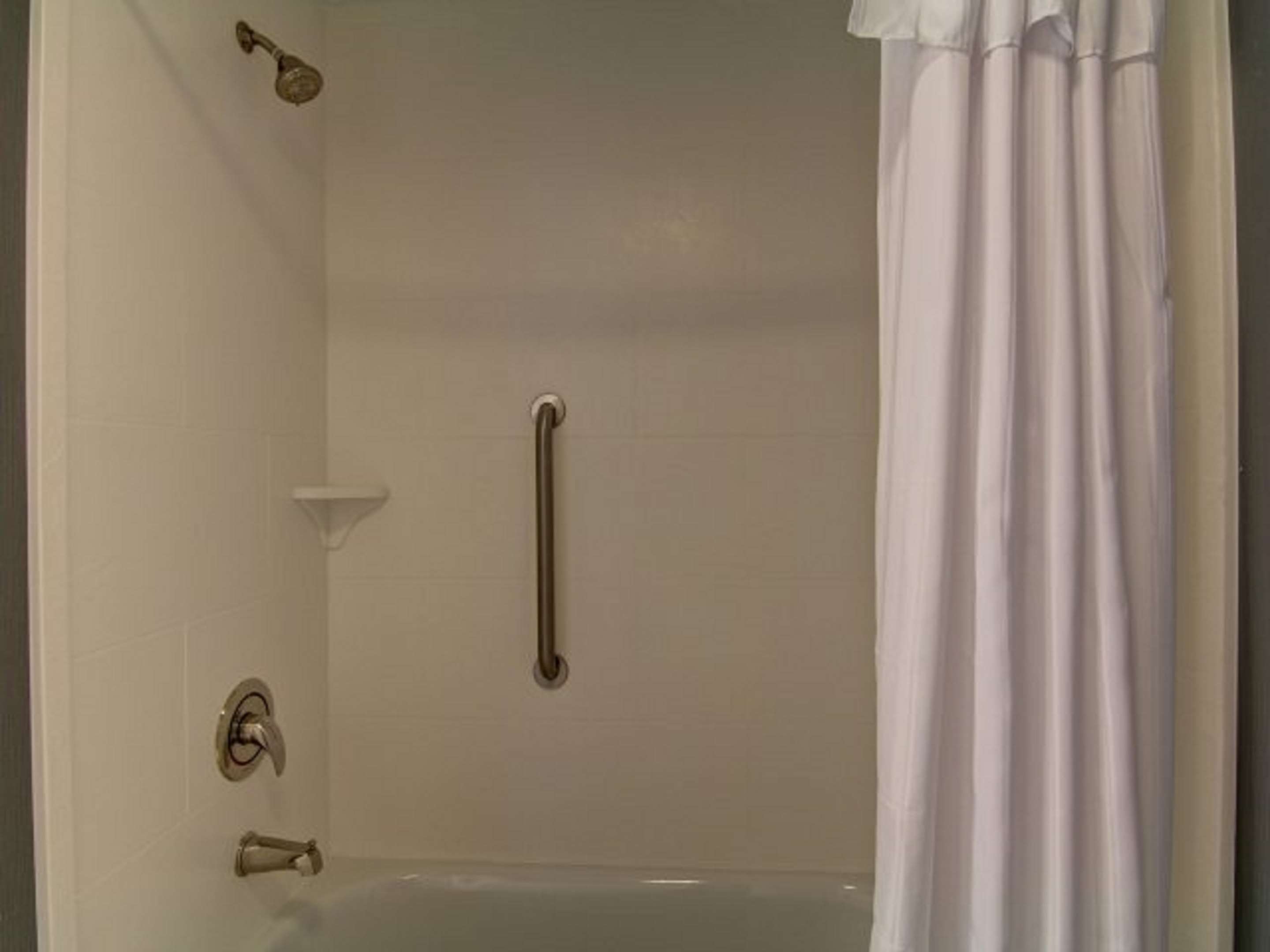 Guest room bath