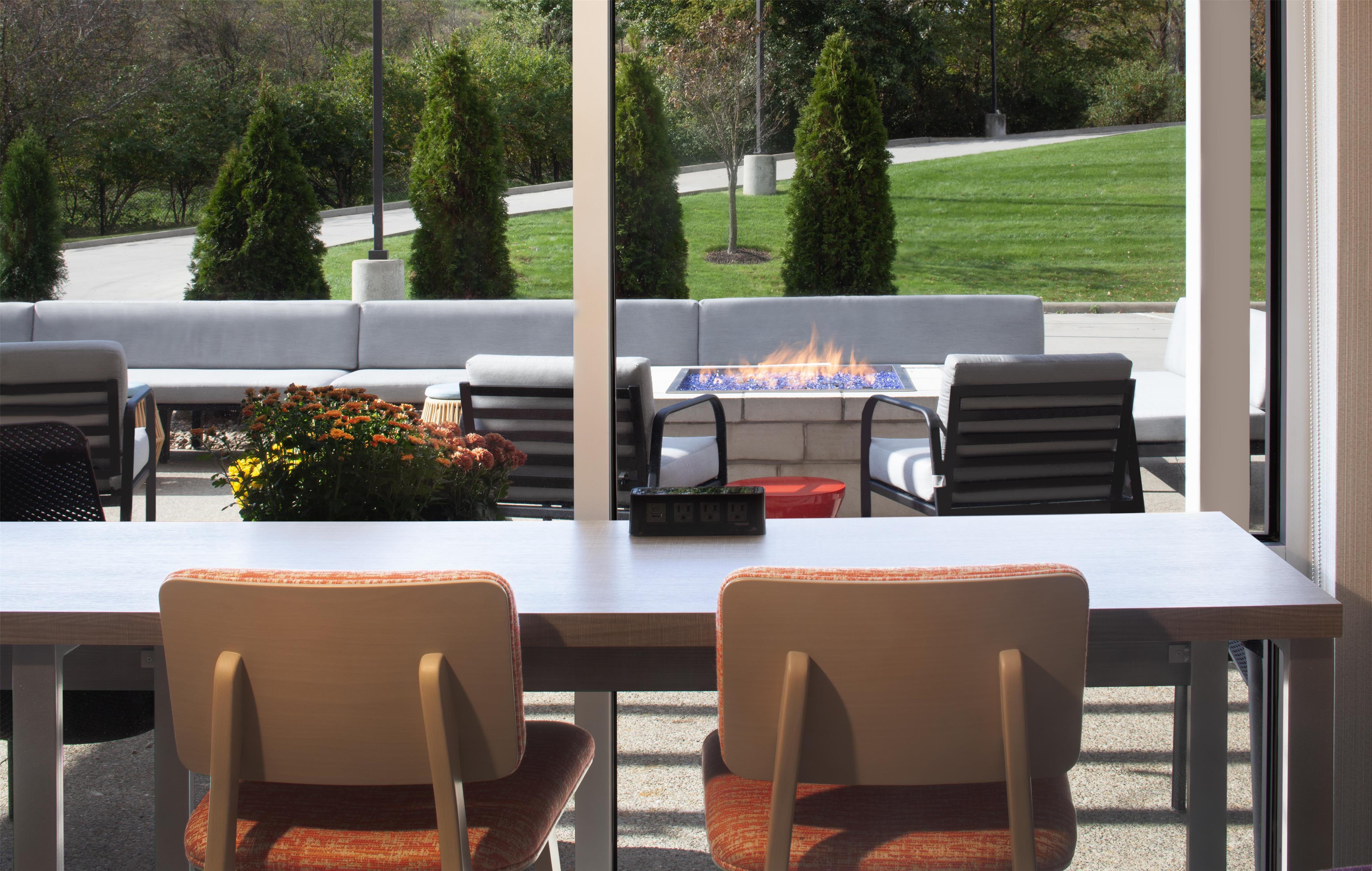 Lobby | Home2 Suites by Hilton Canton