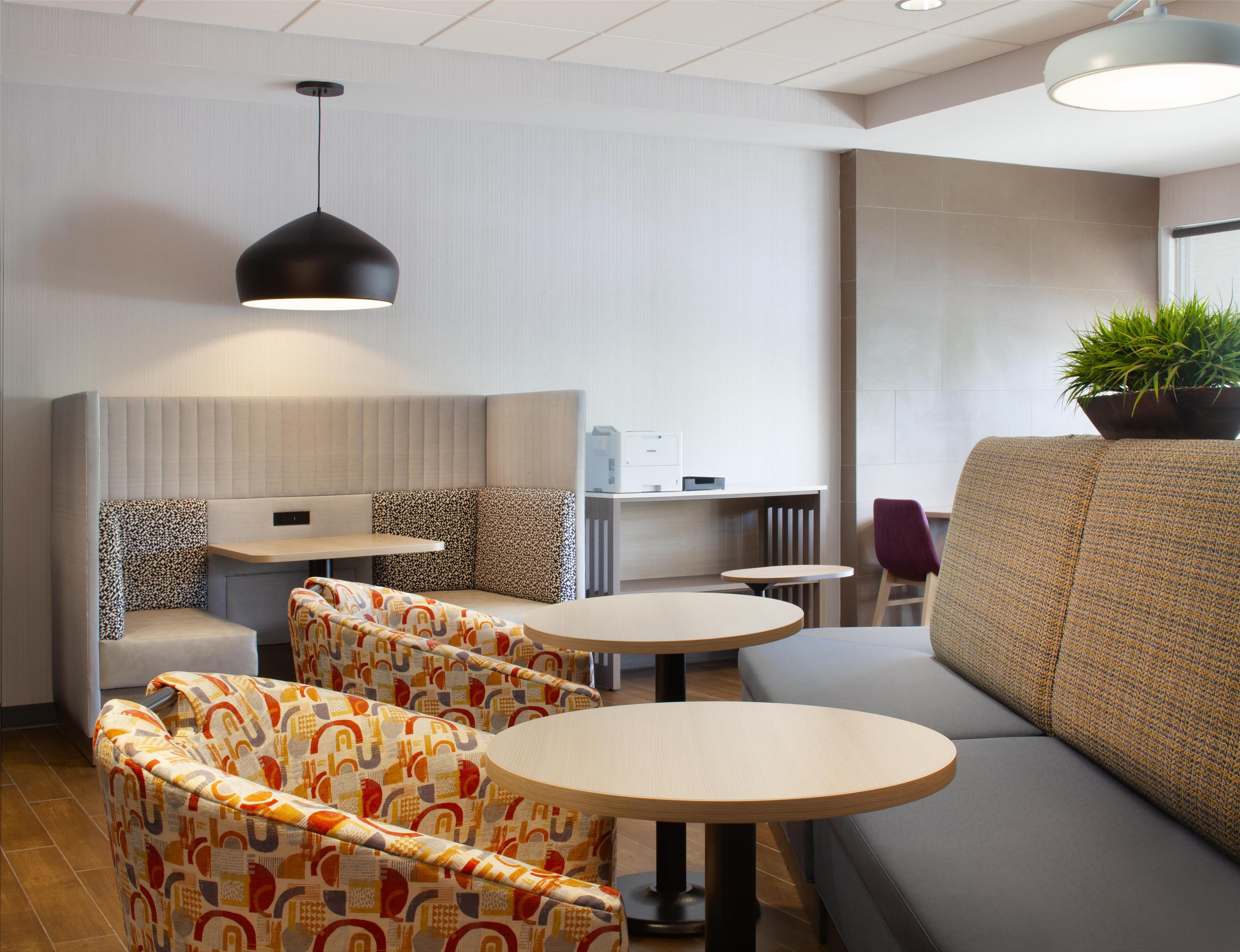Lobby | Home2 Suites by Hilton Canton